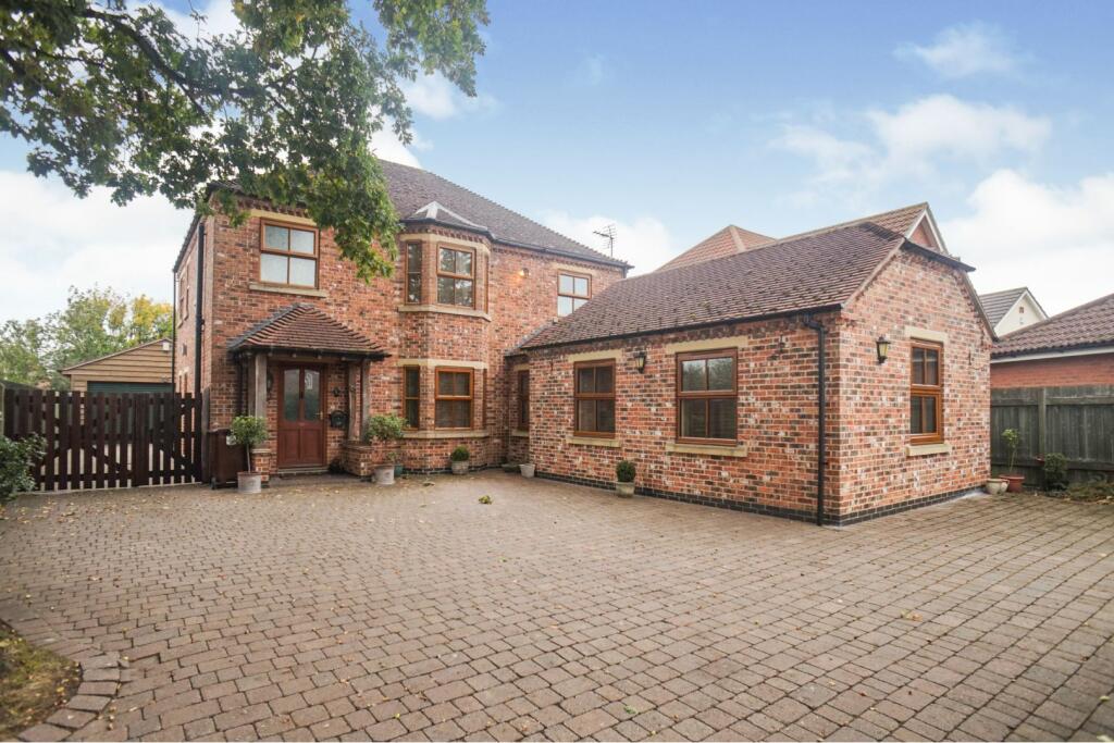 4 bedroom detached house for sale in Mill Lane, North Hykeham, LN6