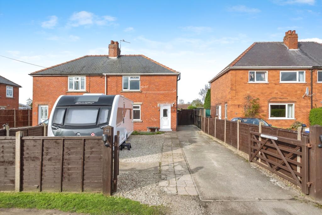 3 bedroom semidetached house for sale in Eastgate, Bassingham, Lincoln