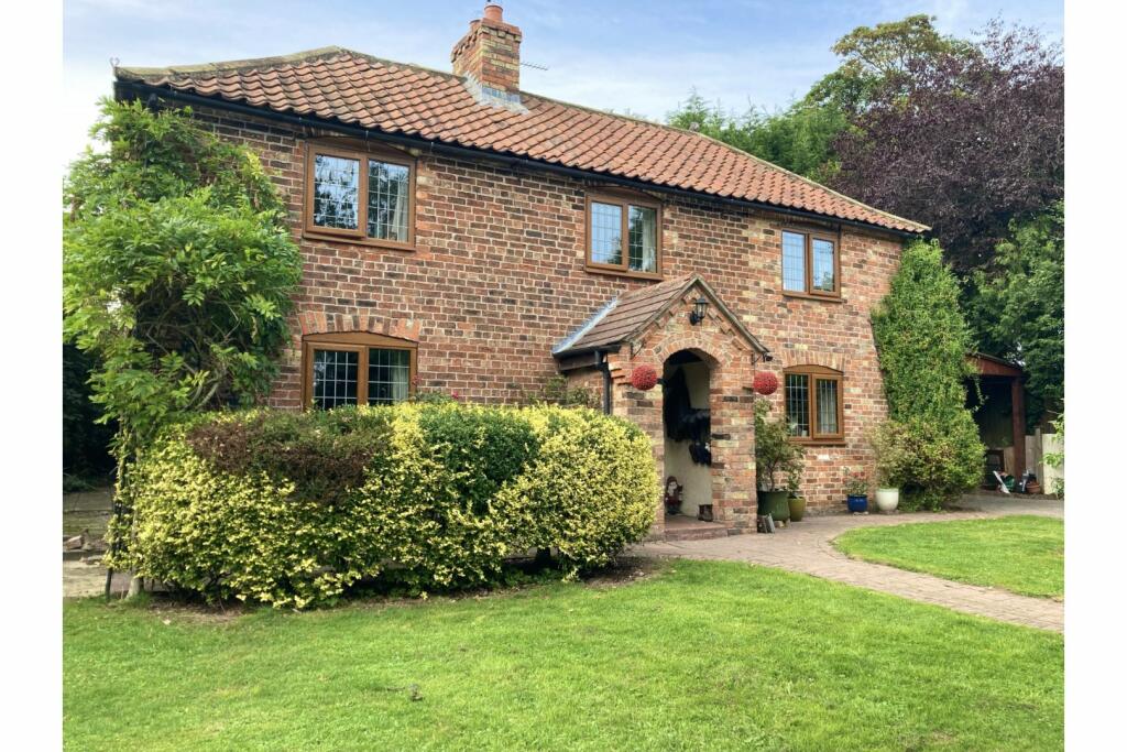 4 bedroom detached house for sale in Willingham Road, East Barkwith, Market Rasen, LN8