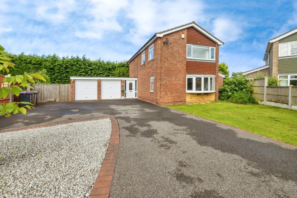 4 bedroom detached house for sale in Exeter Close, Washingborough