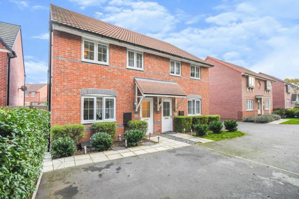 3 bedroom semidetached house for sale in Tiber Road, North Hykeham
