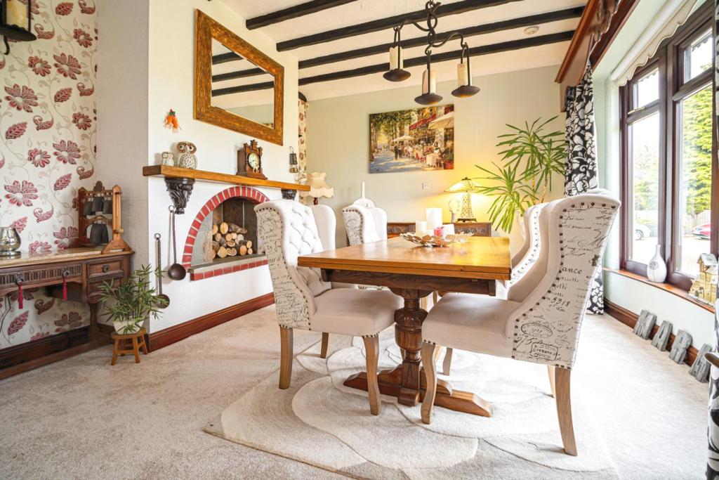 4 bedroom detached house for sale in Main Road, Camerton, HU12