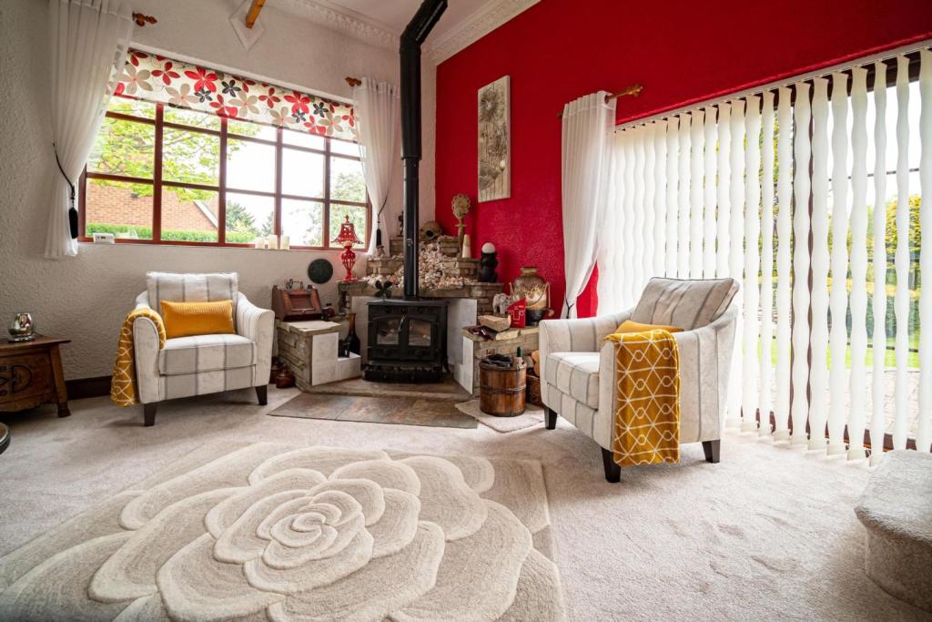 4 bedroom detached house for sale in Main Road, Camerton, HU12