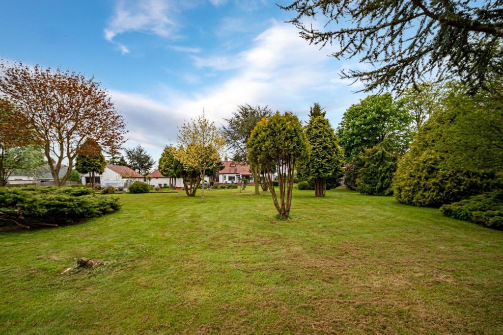 4 bedroom detached house for sale in Main Road, Camerton, HU12