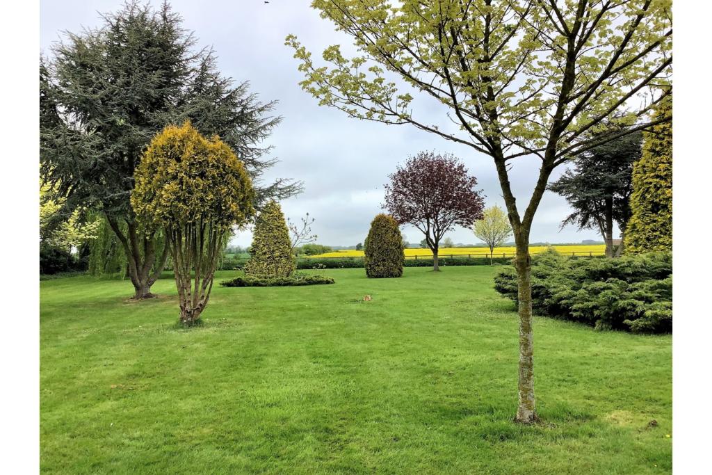 4 bedroom detached house for sale in Main Road, Camerton, HU12