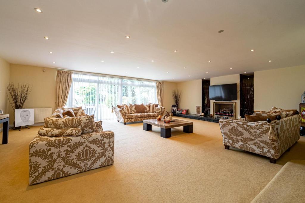 4 bedroom detached house for sale in Hollym Road, Withernsea, HU19