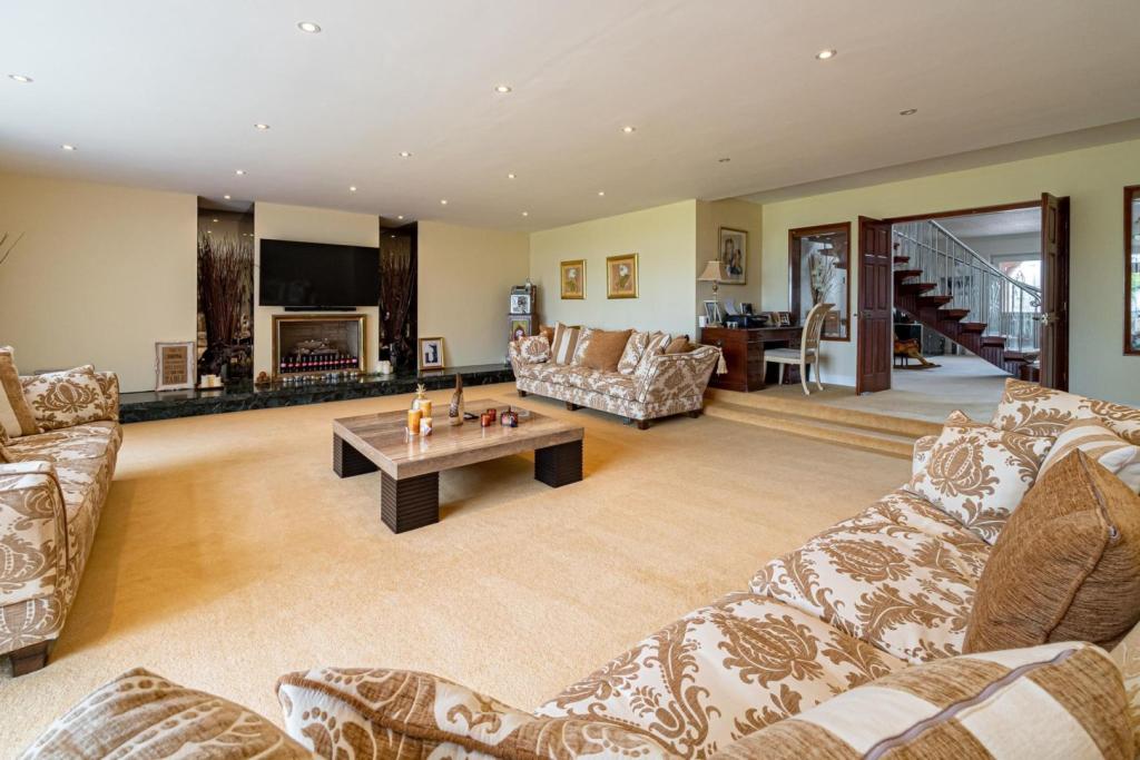 4 bedroom detached house for sale in Hollym Road, Withernsea, HU19