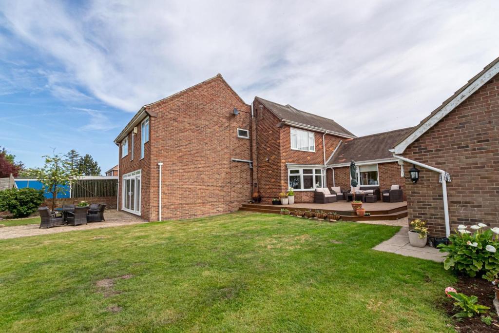 4 bedroom detached house for sale in Hollym Road, Withernsea, HU19