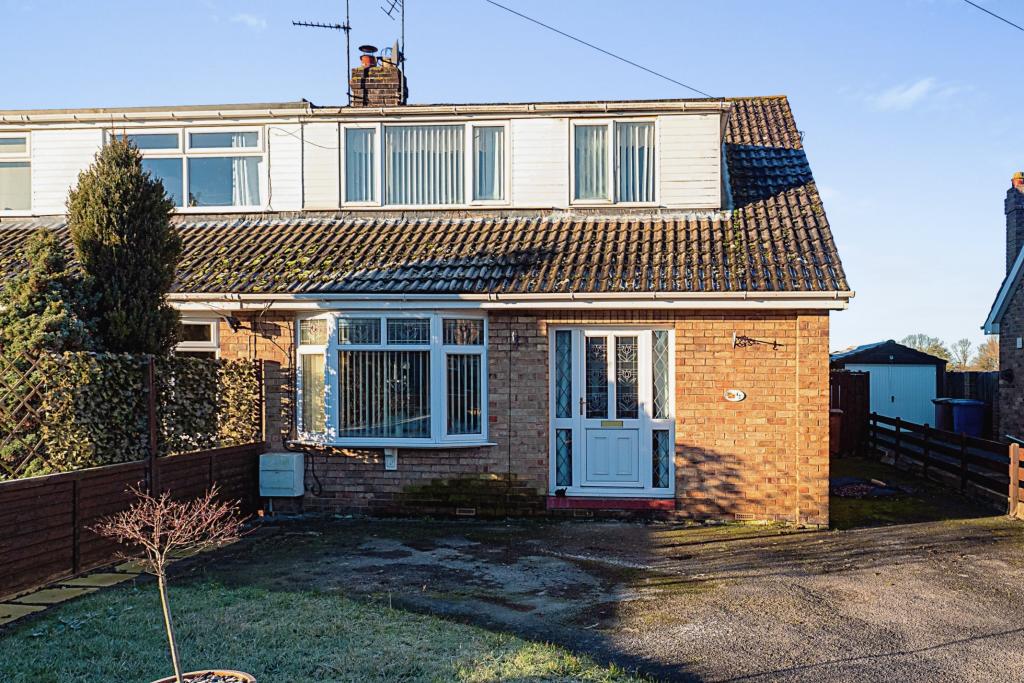 4 bedroom semidetached bungalow for sale in Glebe Road, HULL, HU7