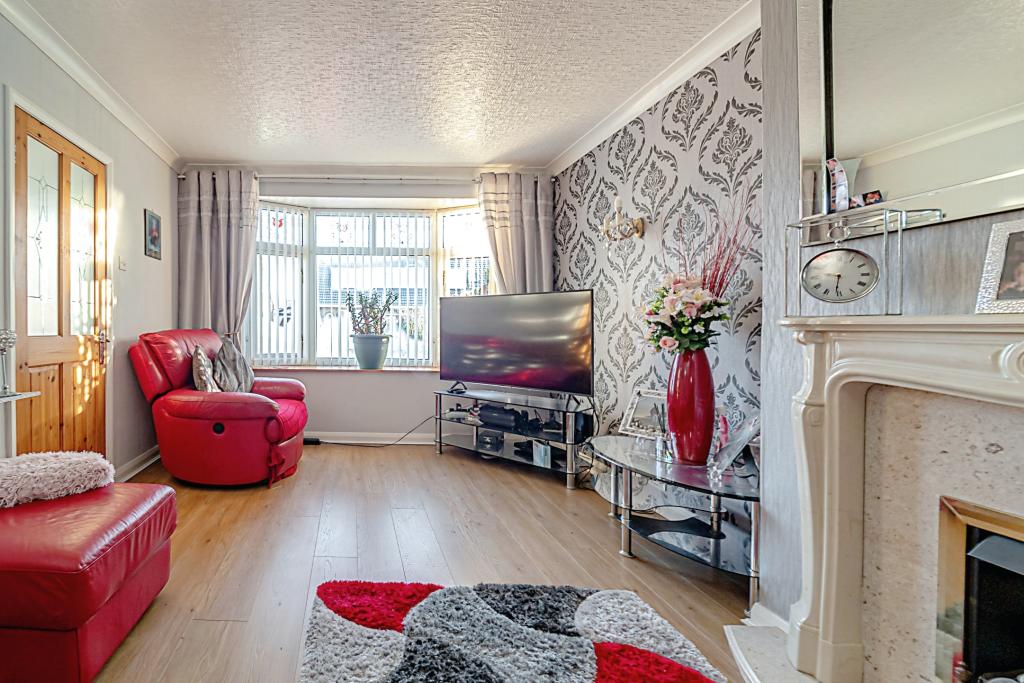 4 bedroom semidetached bungalow for sale in Glebe Road, HULL, HU7