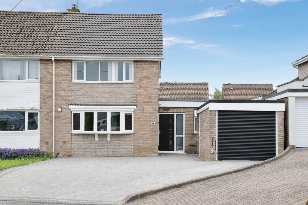 4 bedroom semidetached house for sale in Queensmead, Beverley, HU17