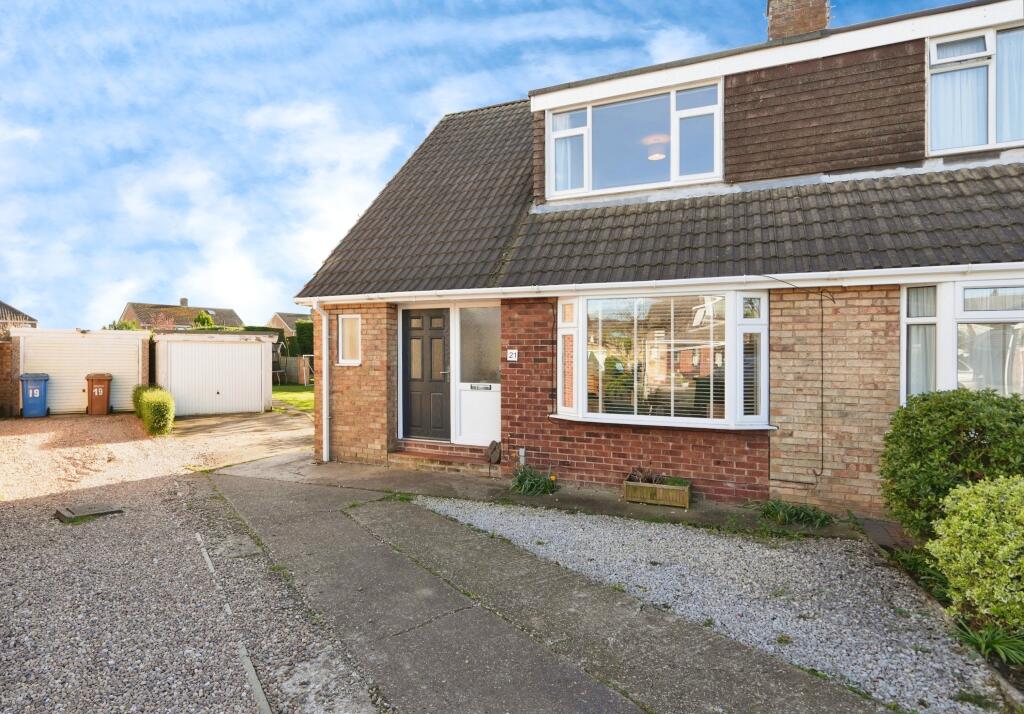 3 bedroom semidetached house for sale in Jobsons Close, Brough, HU15
