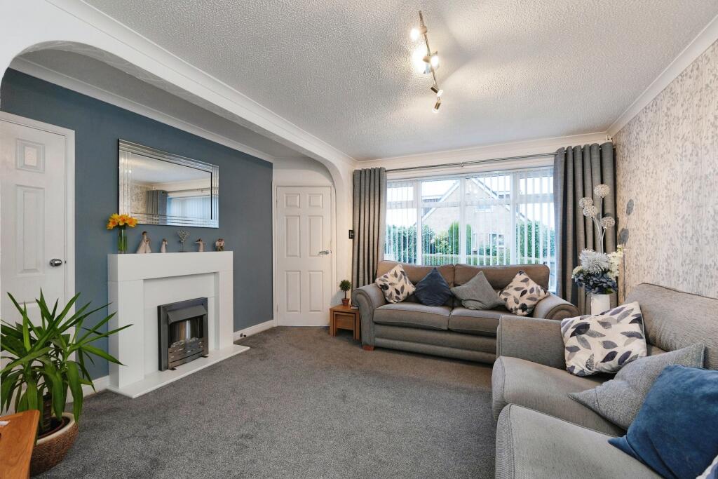 3 bedroom semidetached house for sale in Wadsworth Avenue, Hull, HU6