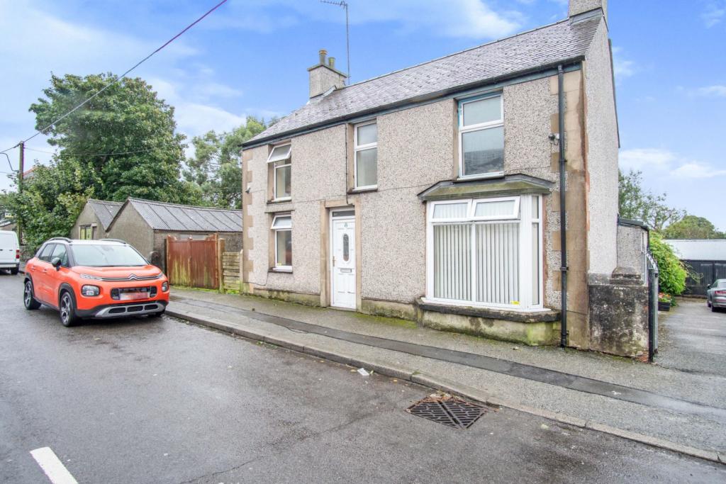 3 bedroom end of terrace house for sale in House, Gwalchmai, LL65