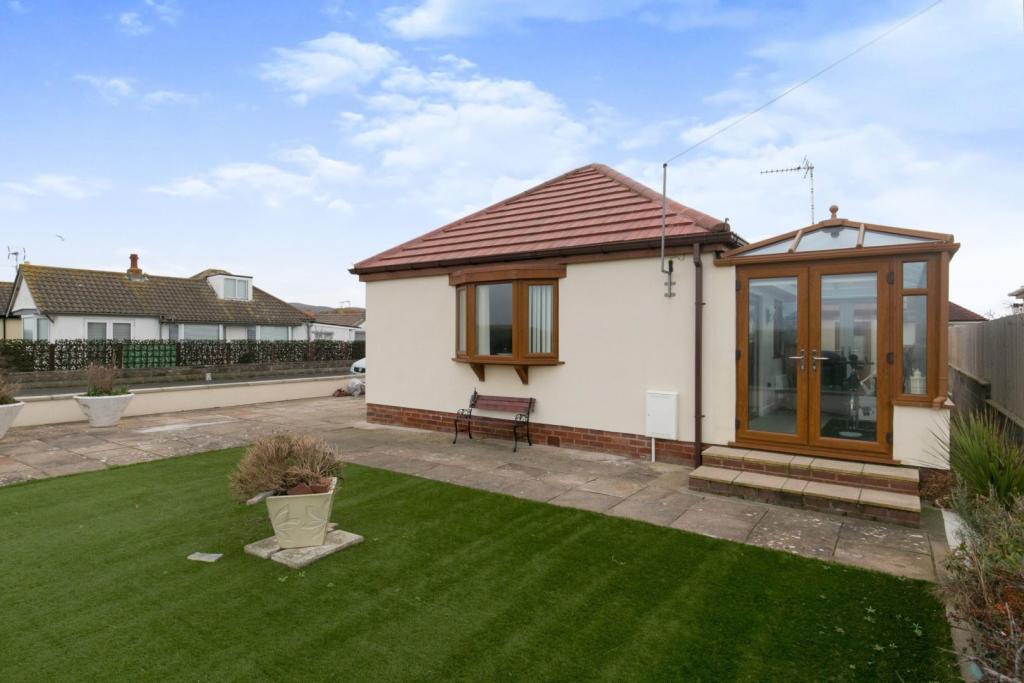 2 bedroom detached bungalow for sale in Green Lanes, Prestatyn, LL19