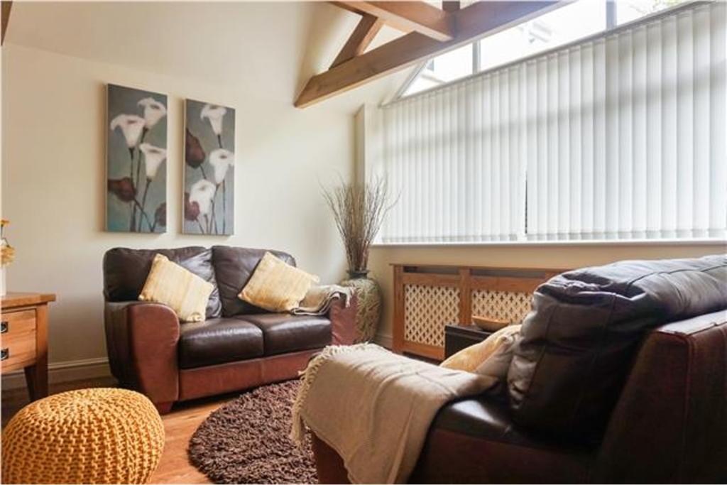 4 bedroom detached house for sale in Gilfach Road, Bryn Pydew, LL31