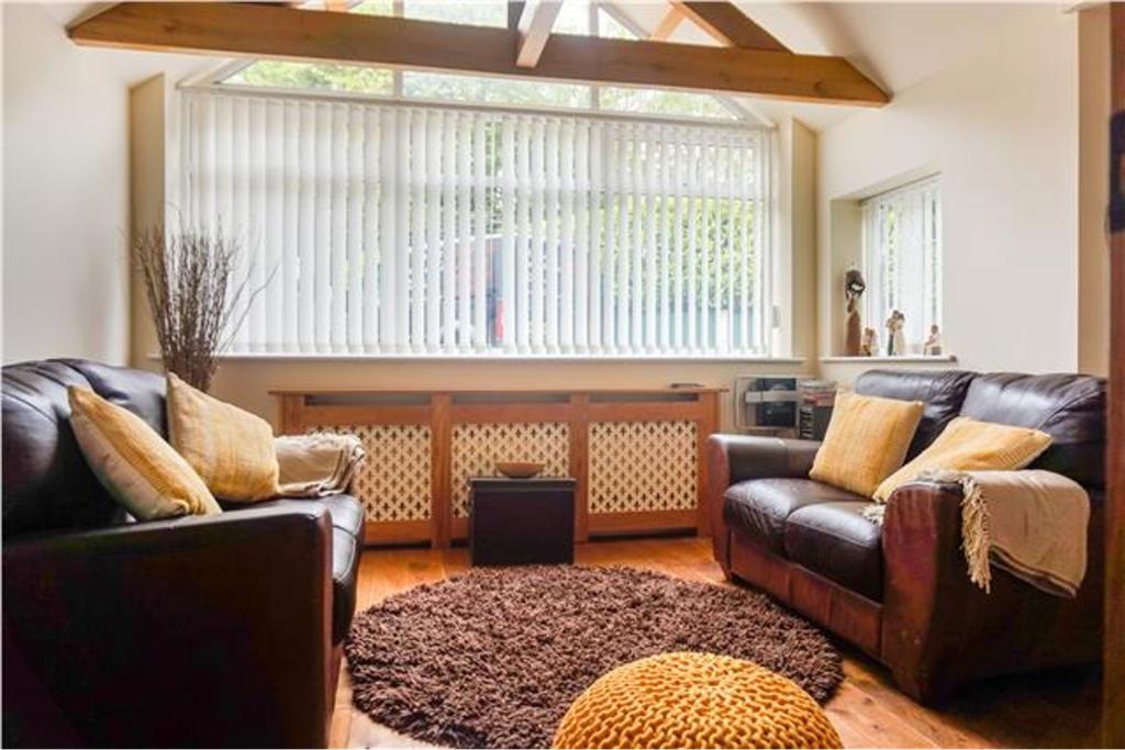 4 bedroom detached house for sale in Gilfach Road, Bryn Pydew, LL31