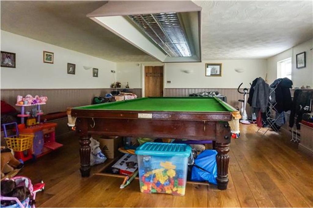 4 bedroom detached house for sale in Gilfach Road, Bryn Pydew, LL31