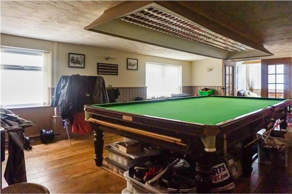 4 bedroom detached house for sale in Gilfach Road, Bryn Pydew, LL31