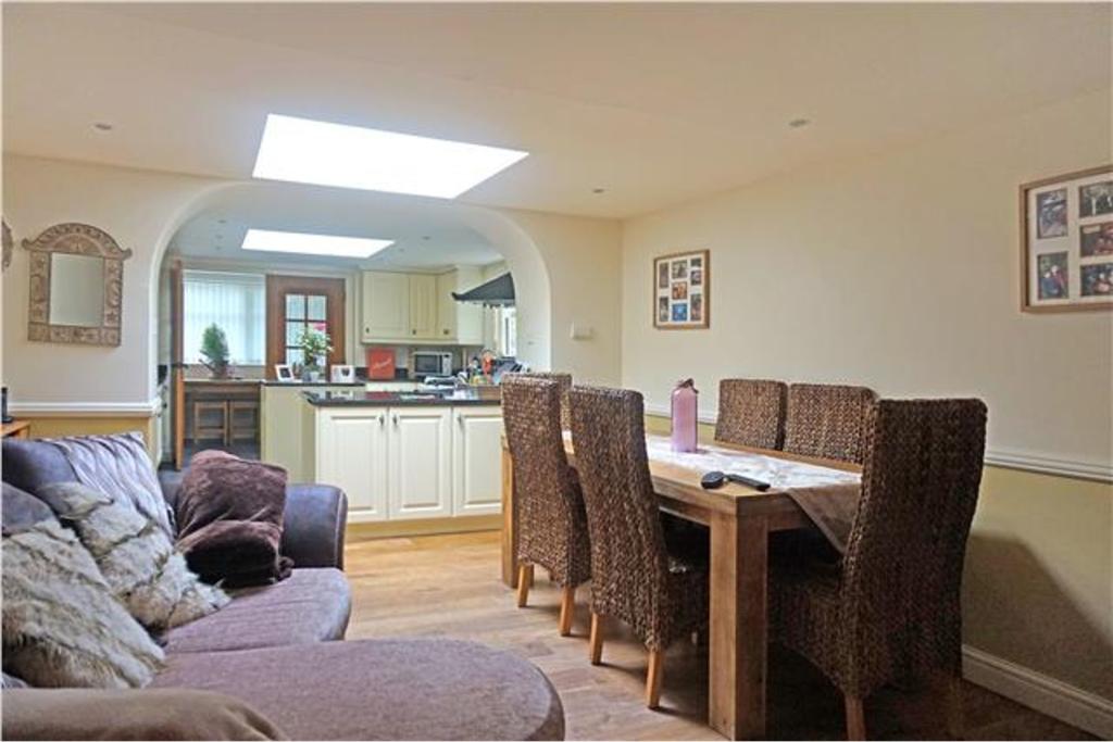 4 bedroom detached house for sale in Gilfach Road, Bryn Pydew, LL31