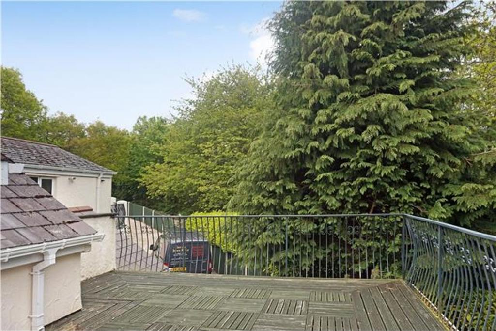 4 bedroom detached house for sale in Gilfach Road, Bryn Pydew, LL31