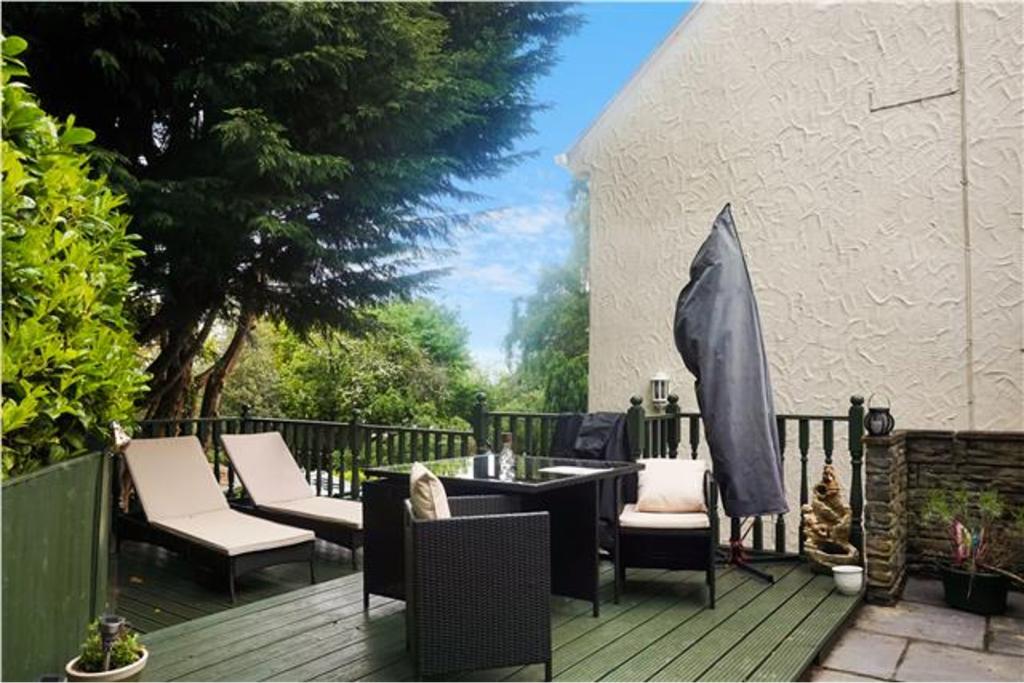 4 bedroom detached house for sale in Gilfach Road, Bryn Pydew, LL31