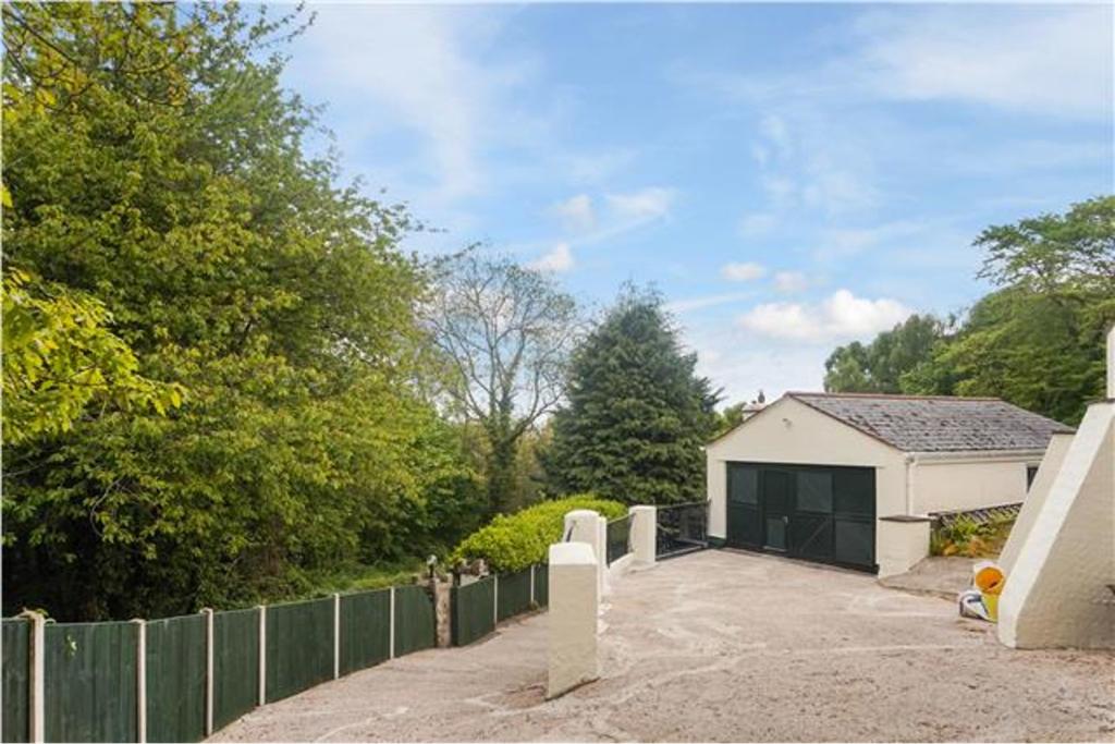 4 bedroom detached house for sale in Gilfach Road, Bryn Pydew, LL31