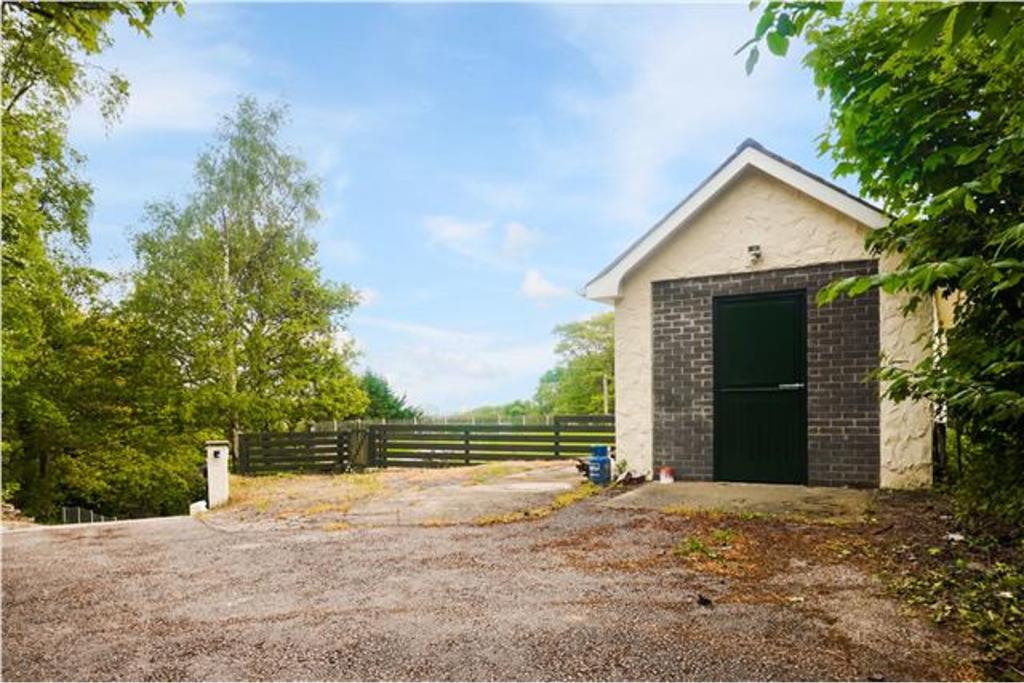 4 bedroom detached house for sale in Gilfach Road, Bryn Pydew, LL31