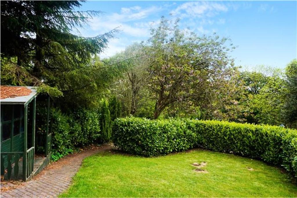 4 bedroom detached house for sale in Gilfach Road, Bryn Pydew, LL31