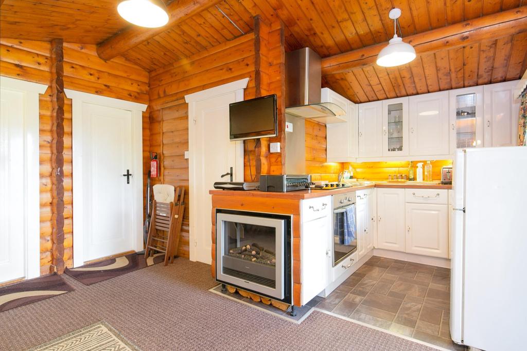 2 bedroom log cabin for sale in Trawsfynydd Holiday Village, Blaenau