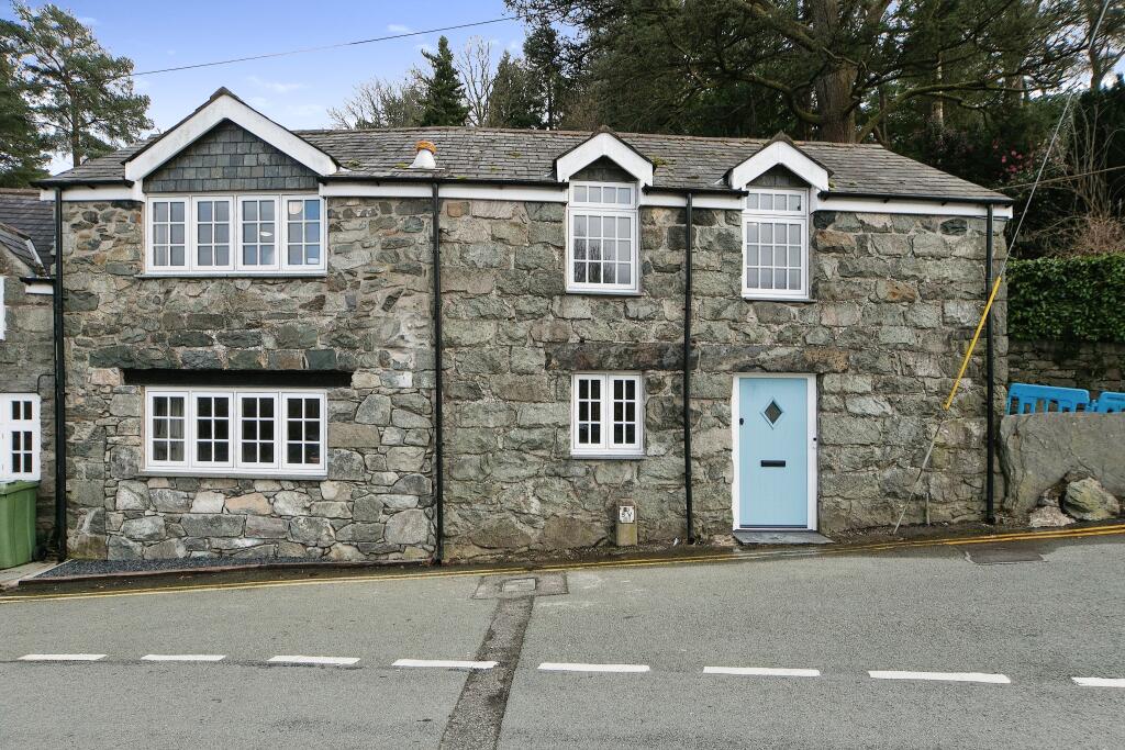 3 bedroom semidetached house for sale in Cader Road, Dolgellau, LL40