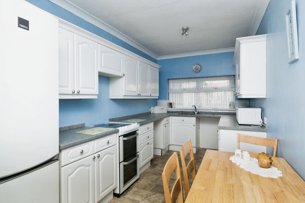 3 bedroom detached house for sale in Lynton Walk, Rhyl, LL18