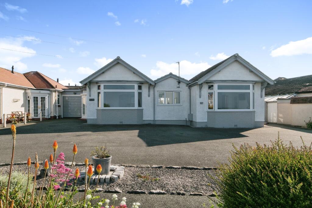 4 bedroom link detached house for sale in Marine Drive, Rhos on Sea, LL28