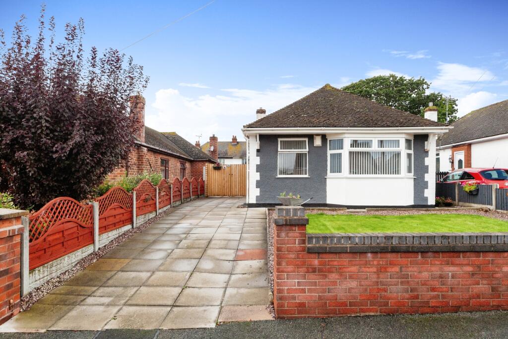 2 bedroom detached bungalow for sale in South Drive, Rhyl, LL18