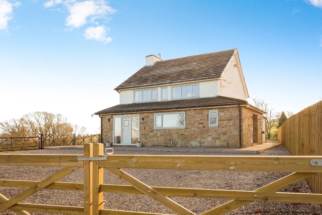 4 bedroom detached house for sale in Froncysyllte, Llangollen, LL20