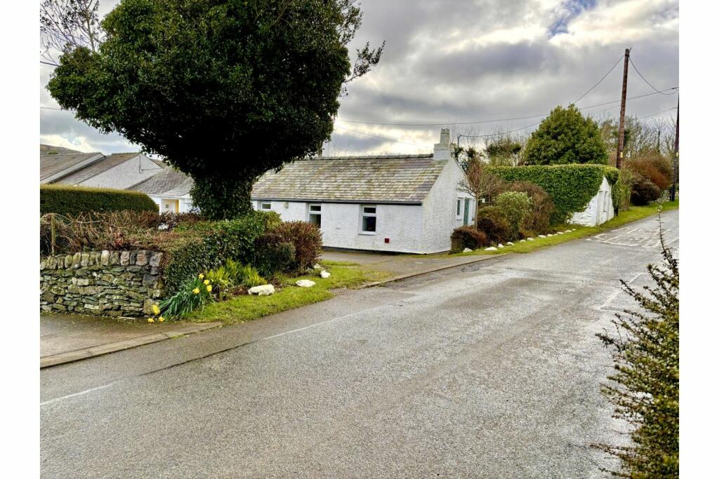 2 bedroom terraced house for sale in Llaneilian, Amlwch, LL68