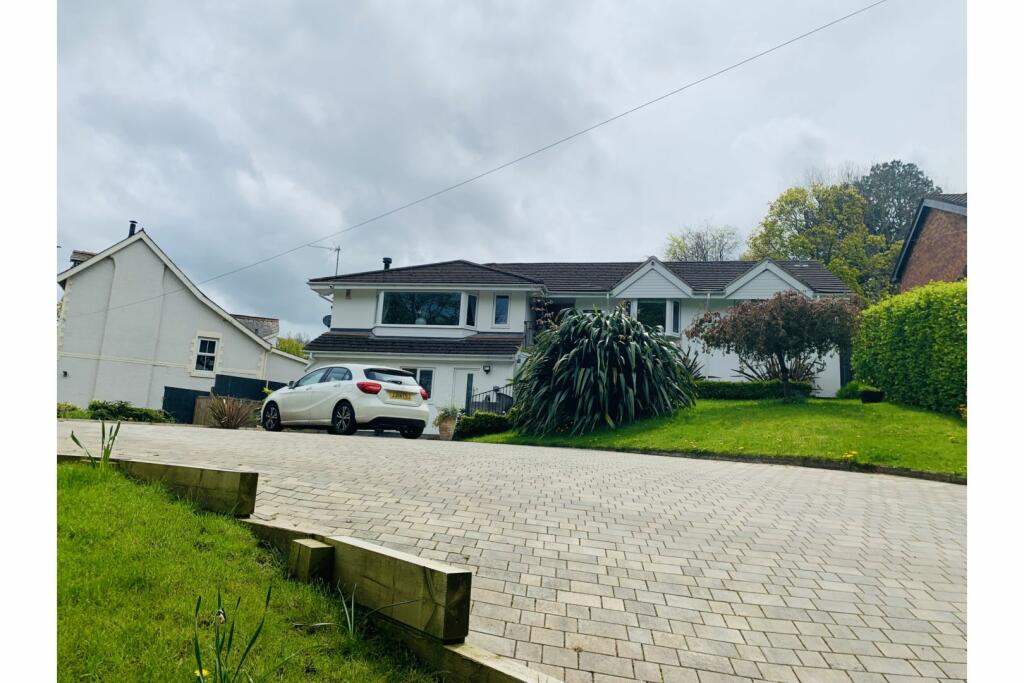 5 bedroom detached bungalow for sale in Old Highway, Colwyn Bay, LL28