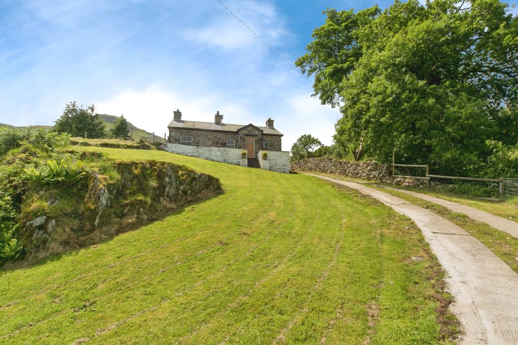 Main image of property: Pentre Castell, Caernarfon, LL55