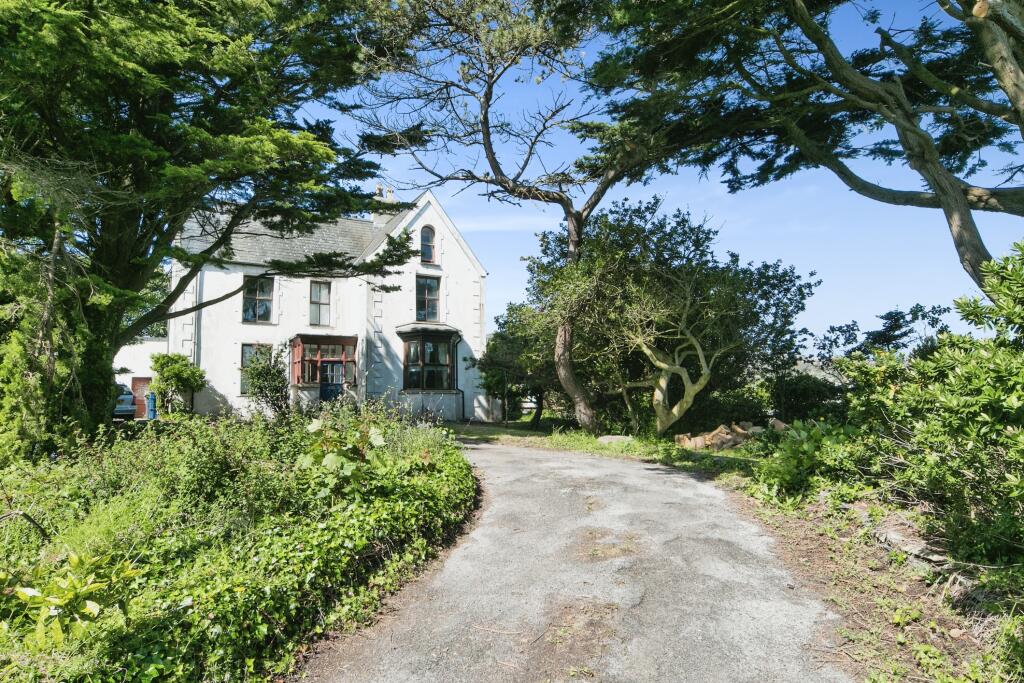 5 bedroom detached house for sale in Gors Avenue, Holyhead, LL65