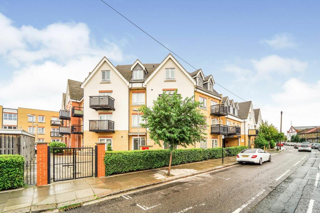 1 bedroom apartment for sale in Featherstone Road, Southall, UB2