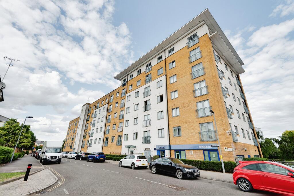 1 bedroom apartment for sale in Taywood Road, Northolt, UB5