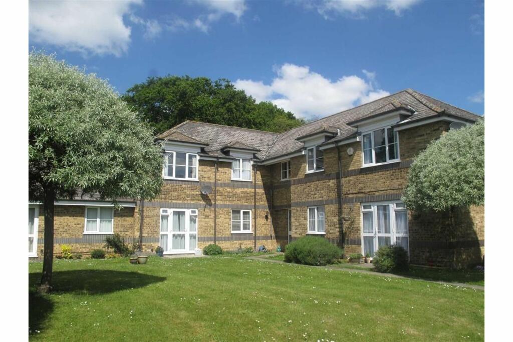 2 bedroom apartment for sale in Rickmansworth Road, Harefield, UB9