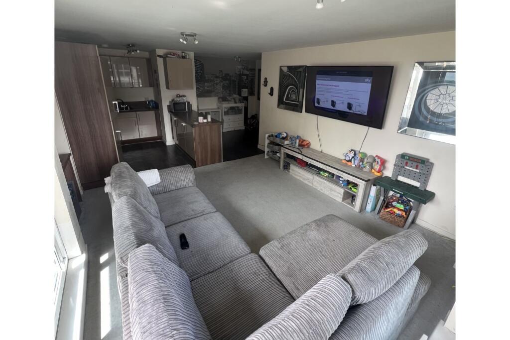 Main image of property: 4 Mercer Walk, Uxbridge, UB8