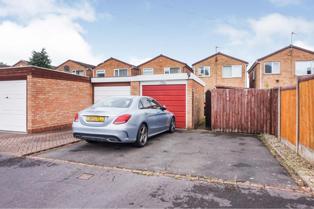 3 bedroom detached house for sale in Sedgley Road, Woodsetton, DY1