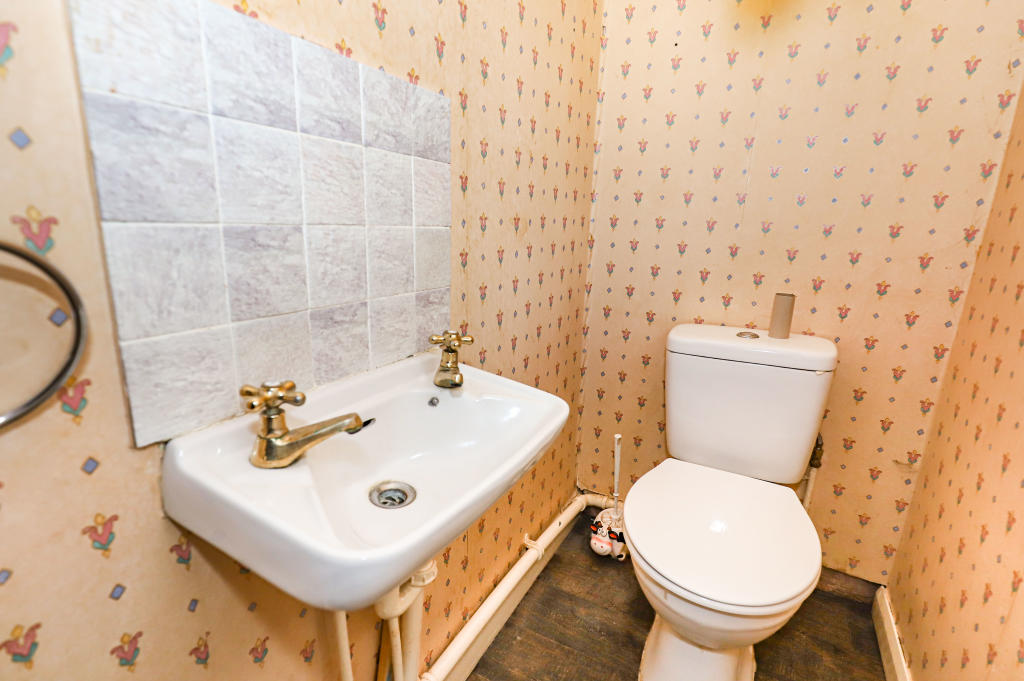 3 bedroom semidetached house for sale in Lower Valley Road, Brierley