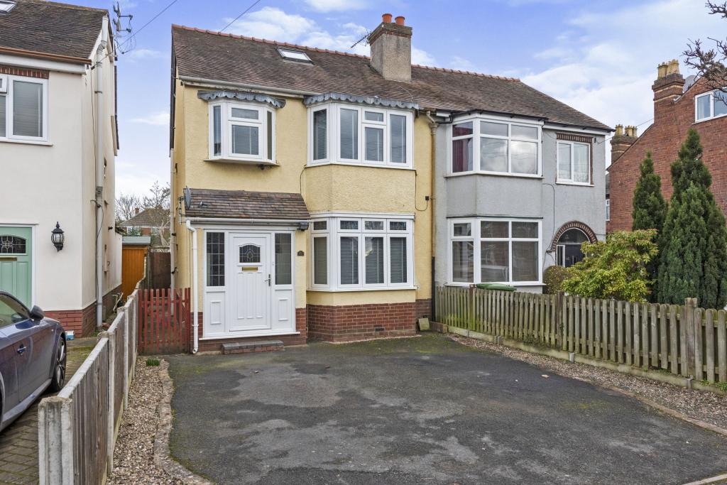 4 bedroom semidetached house for sale in Bewdley Road North, Stourport