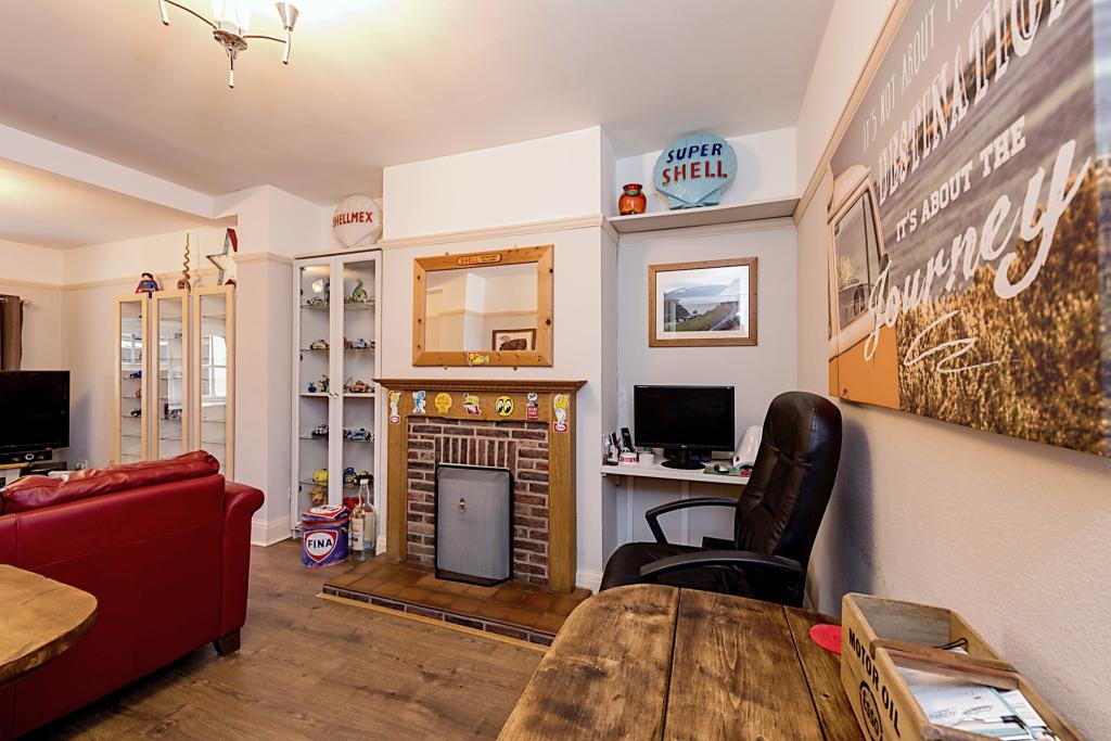 4 bedroom semidetached house for sale in Bewdley Road North, Stourport