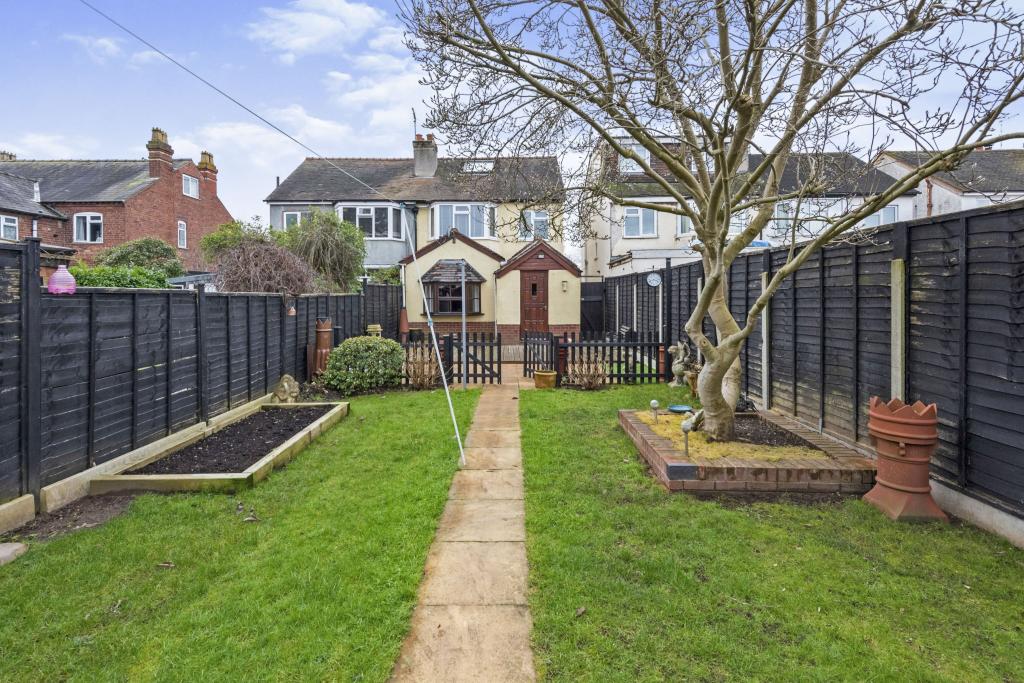 4 bedroom semidetached house for sale in Bewdley Road North, Stourport
