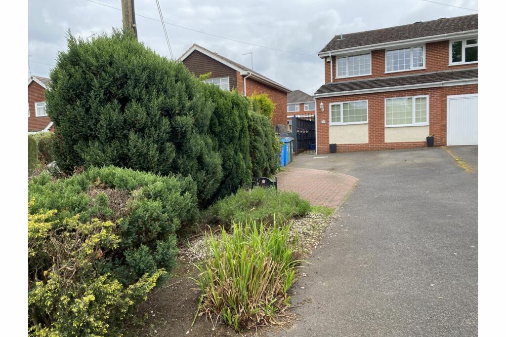3 bedroom semidetached house for sale in Meddins Lane, Stourbridge, DY7