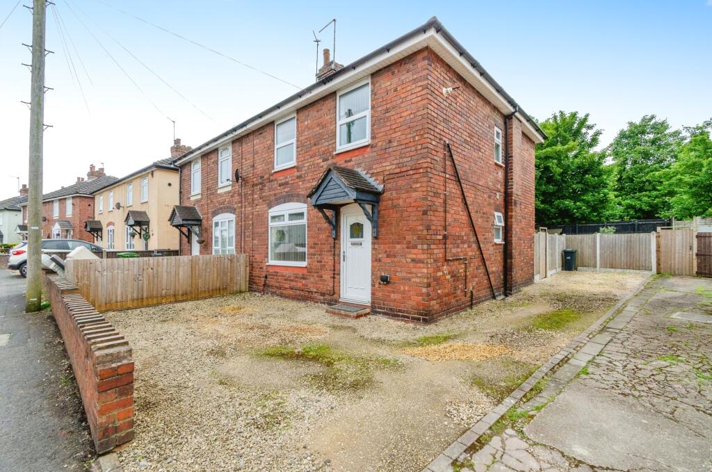 3 bedroom semidetached house for sale in Malvern Crescent, Dudley, DY2